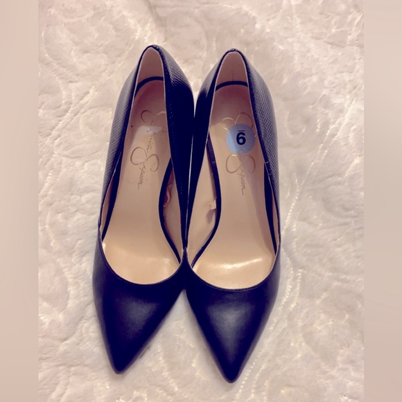 Black 9M Black leather Jessica Simpson Pump worn twice - Picture 1 of 3